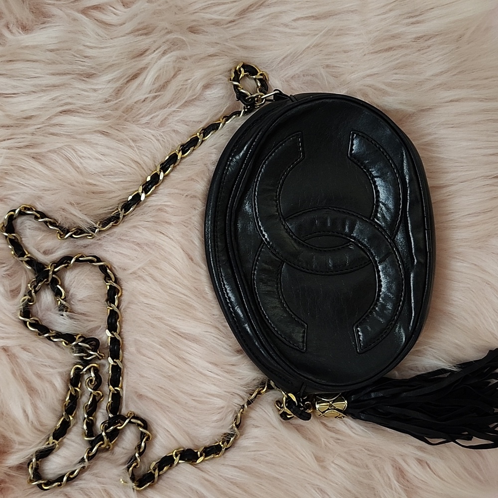 AUTHENTIC CHANEL VINTAGE OVAL CC TASSLE  CROSSBODY BAG